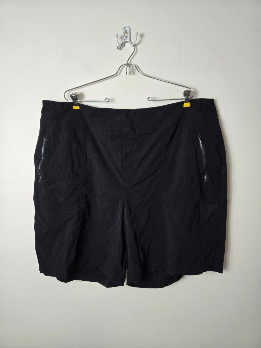 Athleta Size 24 Trekkie North Mid Rise Bermuda Cargo Shorts Black Ripstop Trails